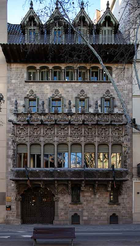 Palau Baró de Quadras façade gothique