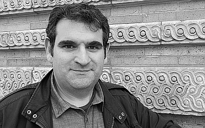 Jordi Puntí va néixer el 1967 i viu a Barcelona. Escriu en català i ha publicat dos llibres de relats: <i>Pell d’armadillo</i> (Proa, 1998) i <i>Animals tristos</i> (Empúries, 2002). Al 2010 va publicar la seva primeva novel·la <i>Maletes perdudes</i> (Empúries, 2010), obra que va guanyar el premi Nacional de Crítica, el Premi Llibreter i el prestigiós Lletra d’Or, i ha estat traduïda a 16 llengües, entre elles el polonès (Sonia Draga, 2015). El seu llibre més recent, Els castellans, és una memòria sobre les relacions als anys setanta entre els nens catalans i els immigrants que arribaven de la resta d’Espanya a una ciutat industrial. És col·laborador habitual de El Periódico i la revista cultural L’Avenç. El 2014 va ser beneficiari de la beca del Cullman Center per a escriptors a la New York Public Library. Actualment està treballant en la seva segona novel·la.